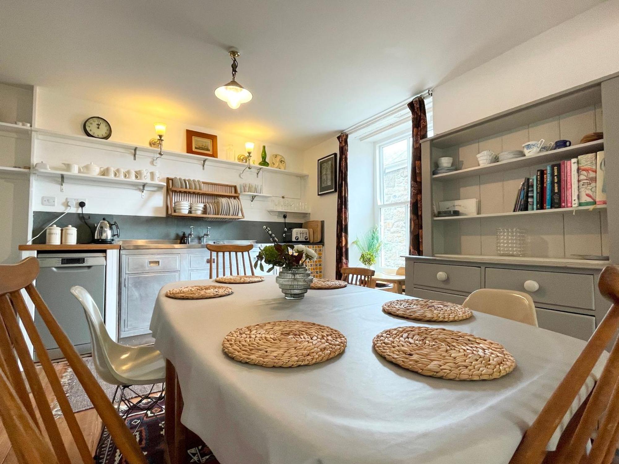 Janies Cottage~ Mousehole~Eclectic Interiors & Vintage Charm Екстер'єр фото