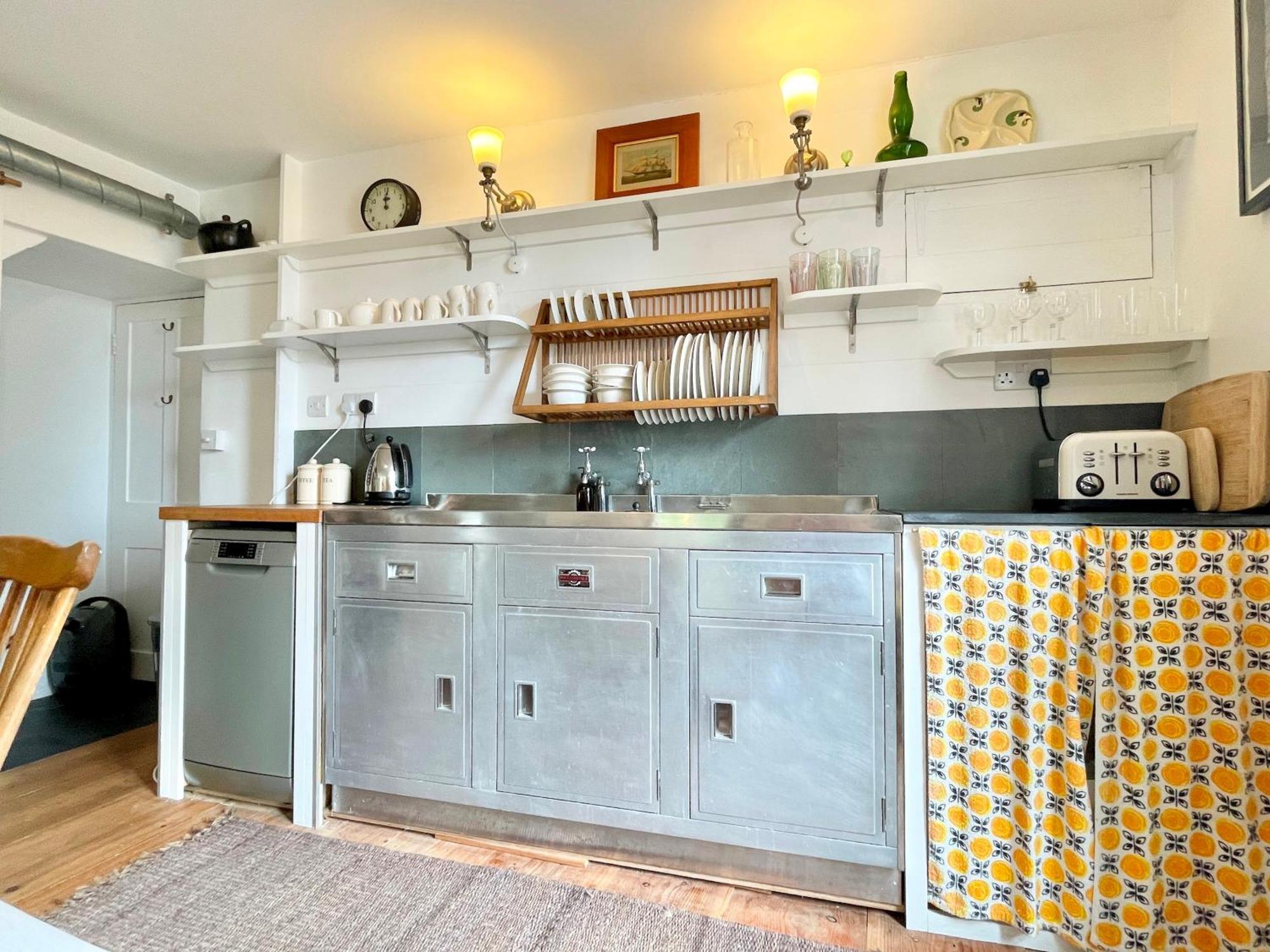 Janies Cottage~ Mousehole~Eclectic Interiors & Vintage Charm Екстер'єр фото
