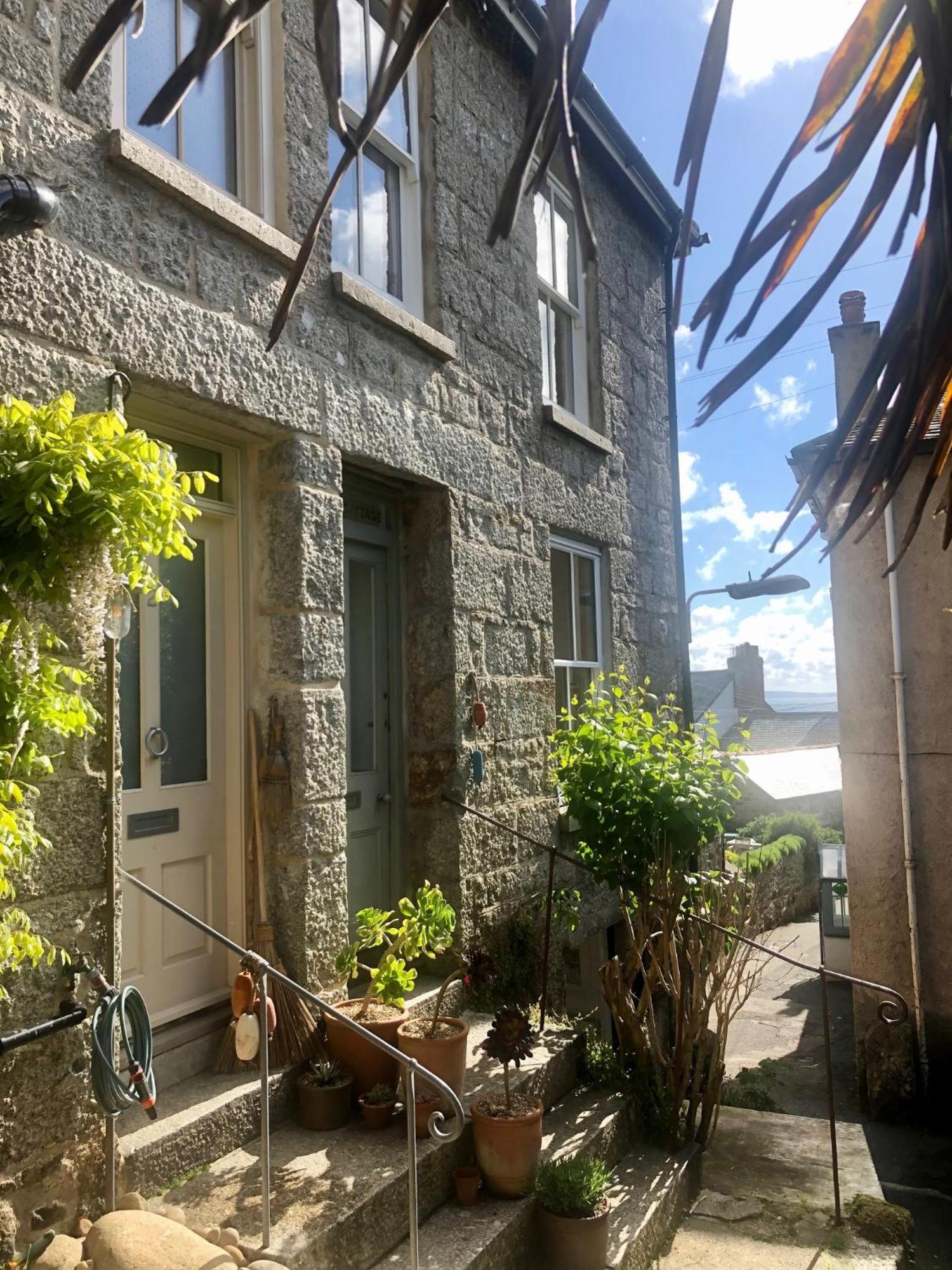 Janies Cottage~ Mousehole~Eclectic Interiors & Vintage Charm Екстер'єр фото