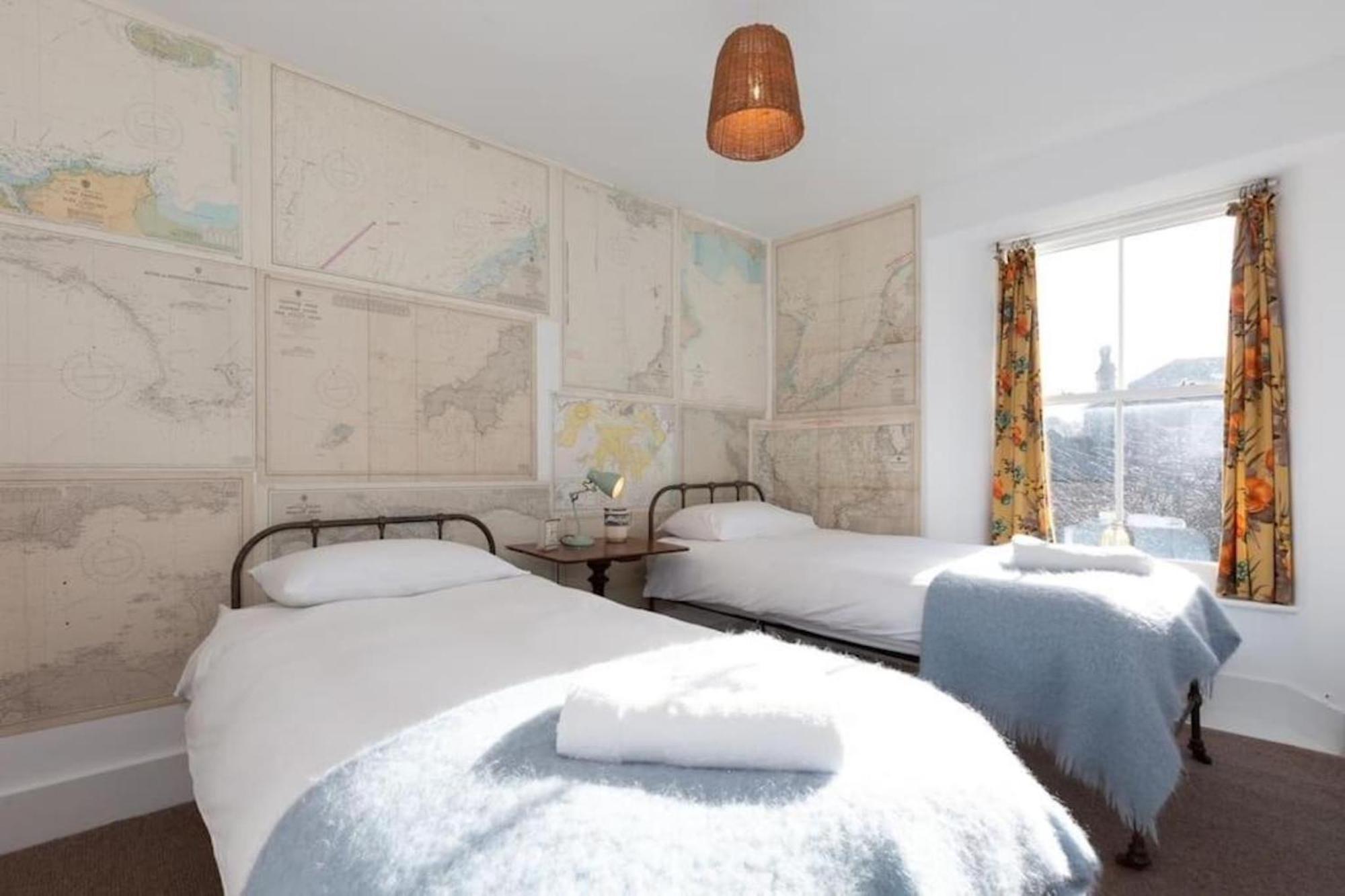 Janies Cottage~ Mousehole~Eclectic Interiors & Vintage Charm Екстер'єр фото